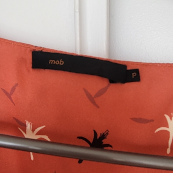 🇧🇷 Satin Like Dress - Picture 2 of 4